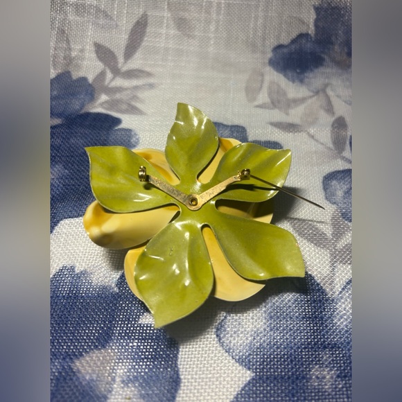 Yellow Flower Brooch - Picture 2 of 2